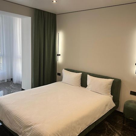 Люкс Апартаменти В Жкарена Та Жк Great House Rivne Esterno foto