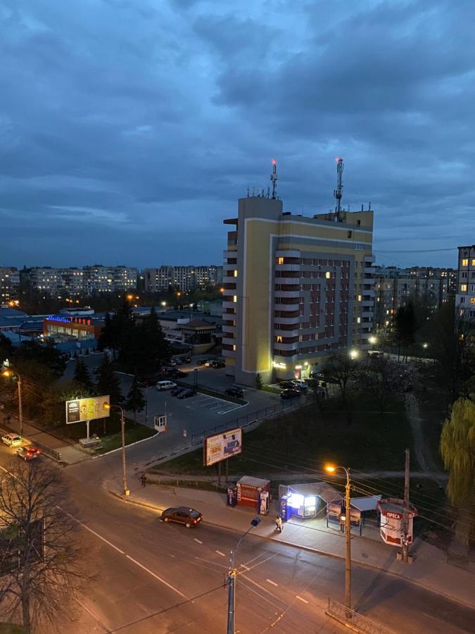 Люкс Апартаменти В Жкарена Та Жк Great House Rivne Esterno foto