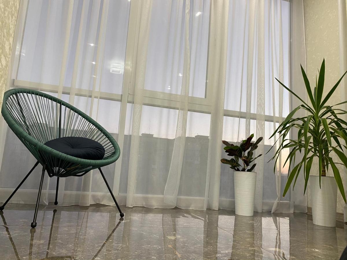 Люкс Апартаменти В Жкарена Та Жк Great House Rivne Esterno foto