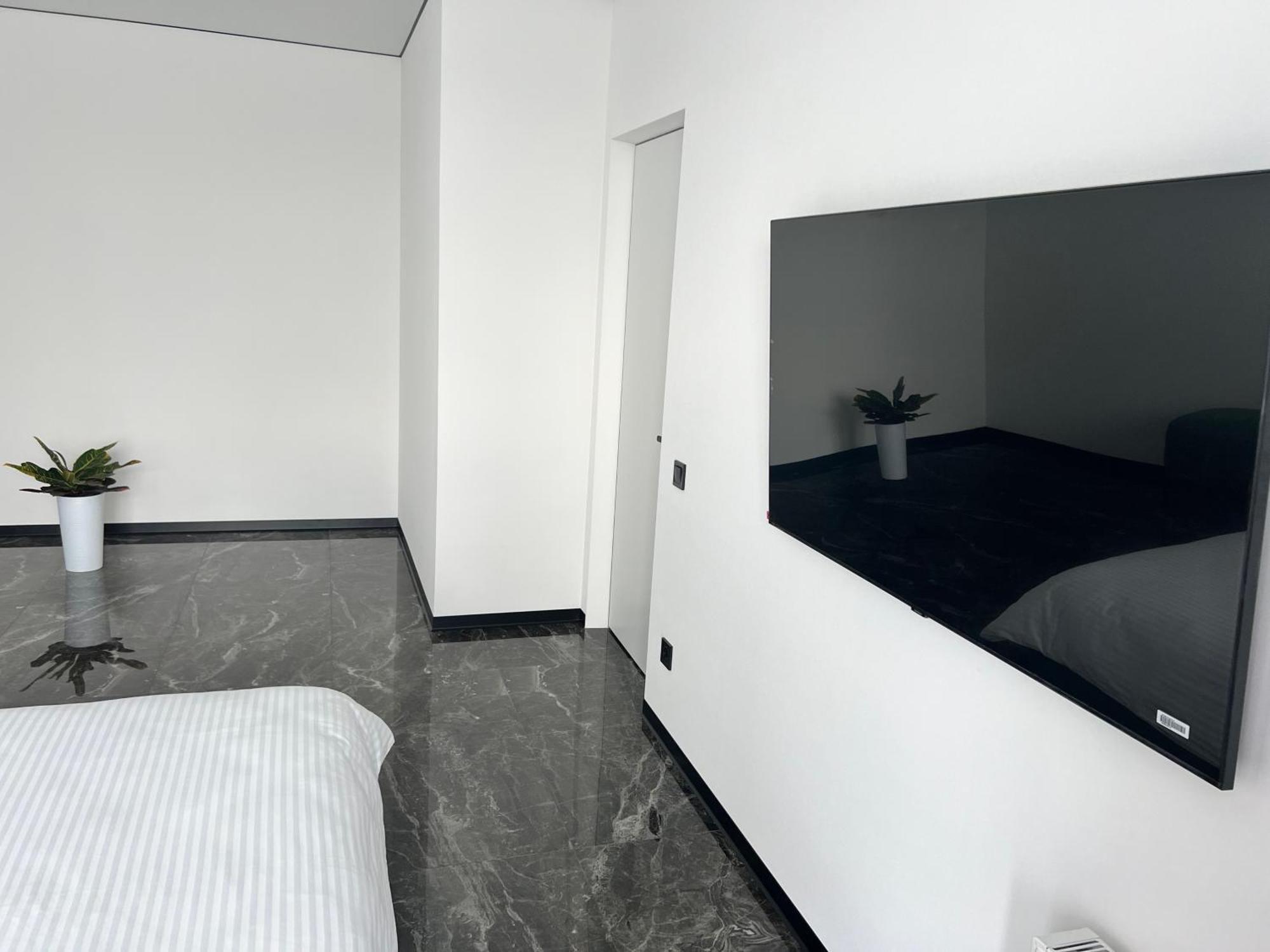 Люкс Апартаменти В Жкарена Та Жк Great House Rivne Esterno foto