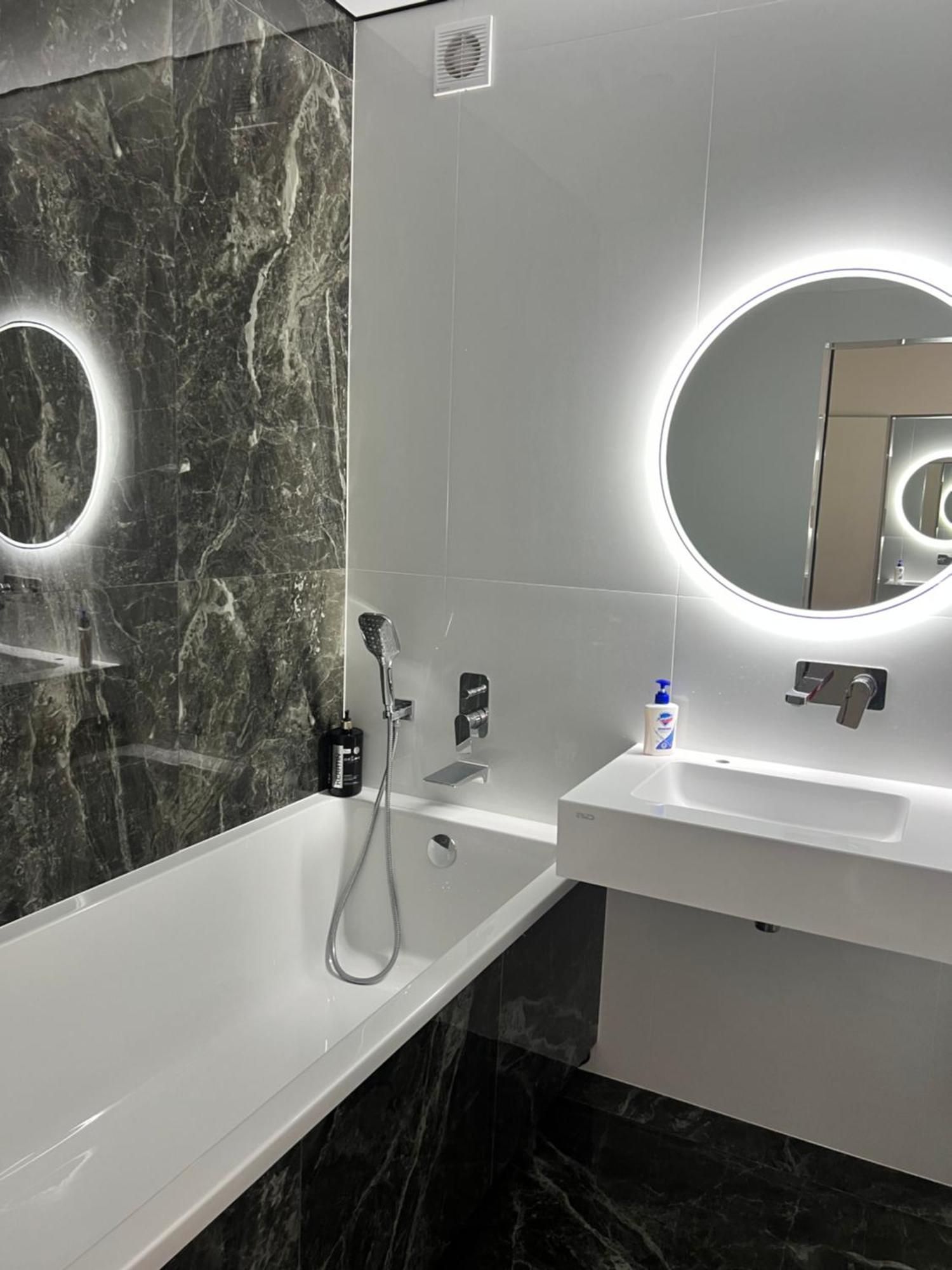 Люкс Апартаменти В Жкарена Та Жк Great House Rivne Esterno foto