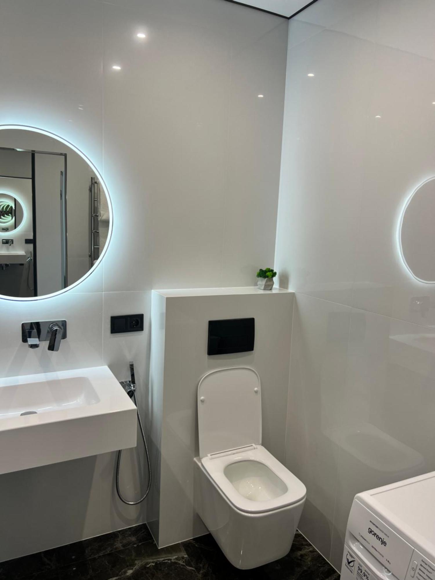 Люкс Апартаменти В Жкарена Та Жк Great House Rivne Esterno foto
