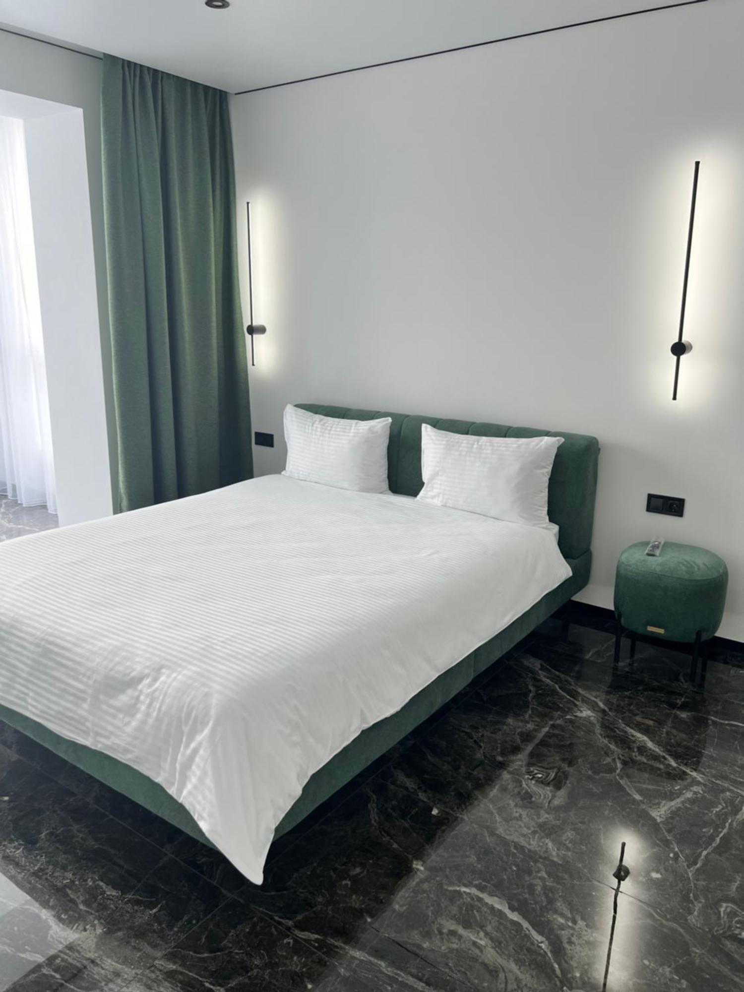 Люкс Апартаменти В Жкарена Та Жк Great House Rivne Esterno foto